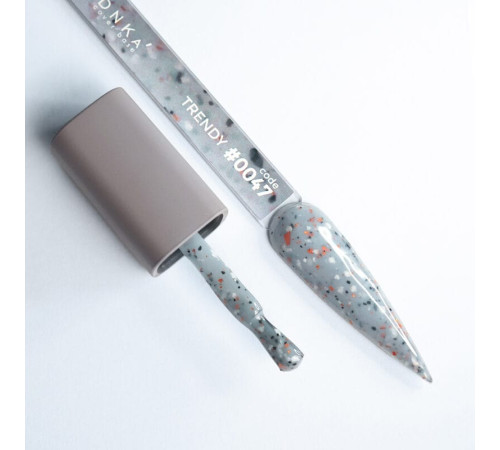 База кольорова DNKA Cover base №047 Trendy сіра з поталлю, 12 мл