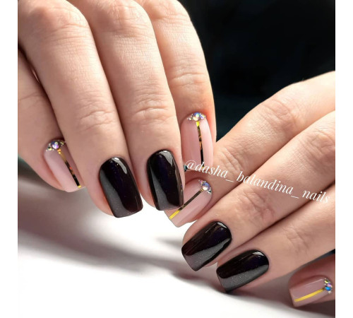 Гель-лак Komilfo Deluxe Series №D301 чорно-бордовий з мікроблиском, 8 мл