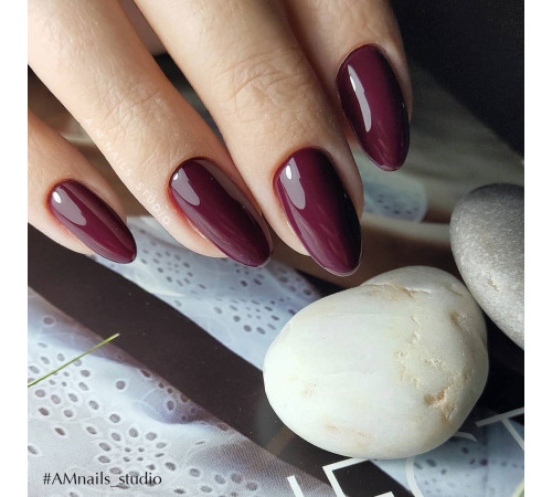 Гель-лак Komilfo Deluxe Series №D303 бордово-баклажановий емаль, 8 мл