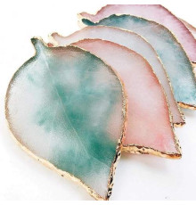 The palette is matte for blending